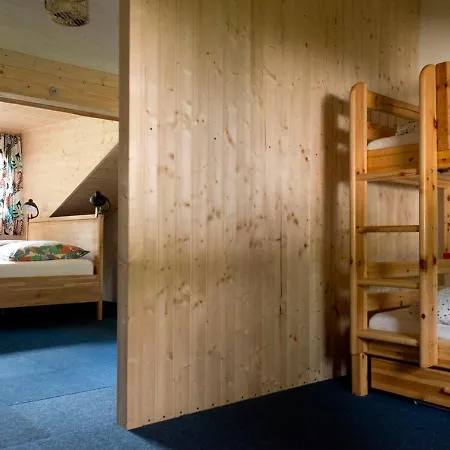 Nyaraló Waldhaus 'photographie' Im Ruwertal, Trier *
